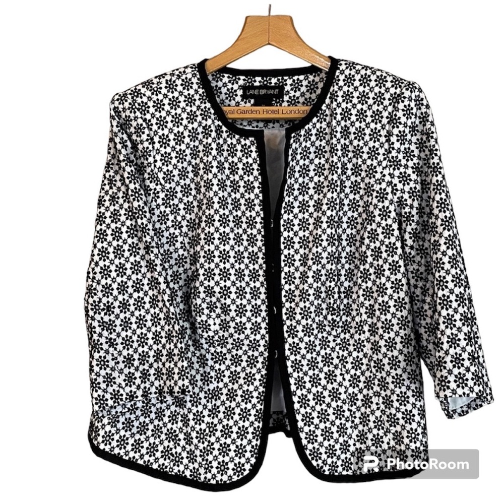 Lane Bryant 3/4 sleeved blazer. Black & white with hook eye front. Women’s 14